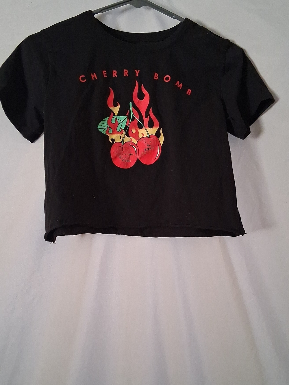 Vintage Cherry Bomb Graphic Crop Tee 🍒💣 Size Medium